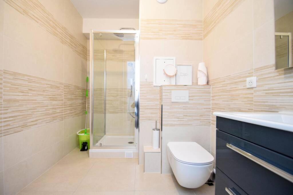 Studio Neuf Paris La Defense Metro 15 Rueil - Suresnes - Mont Valerien Exterior foto